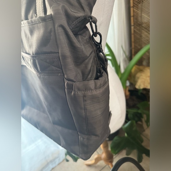 Lug Ace Nylon Convertible‎ crossbody tote bag baby bag - Picture 10 of 13